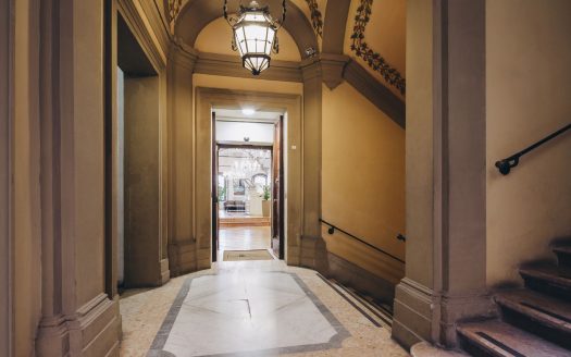 UA35 – Piazza Maggiore, office inside a historic, monumental building