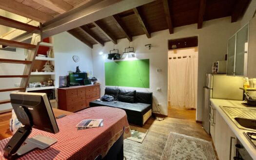 AV847 – Via San Felice investment loft