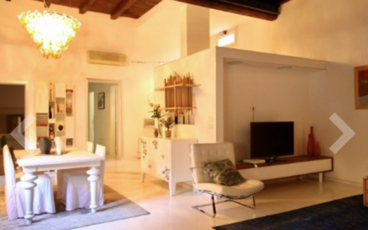 AV849 – Historic Center near Via d’Azeglio pedestrian area