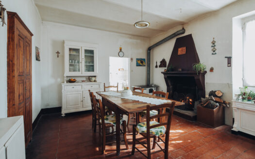 VV59 – Stone Farmhouse with agricultural land in Vergato