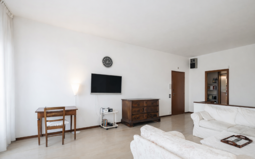 AV871 – S. Lazzaro – Immerso nel verde e situato in una zona esclusiva