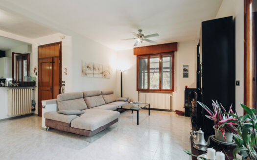 VV61 – Via del Parco. Villa con ampio parco