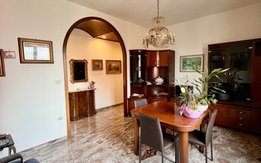 **AV947 Via Augusto Galli **Appartamento in Vendita – Un’Occasione Imperdibile! **