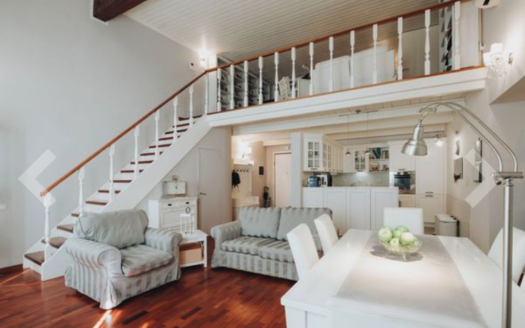 AV748**Appartamento in Vendita – Via Alessandrini, Centro Storico**