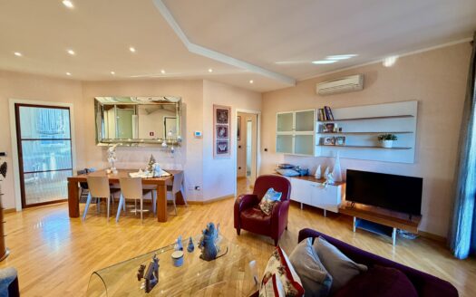 AV949**Attico in Vendita a Bologna – Un Sogno da Realizzare! **