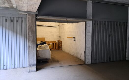 GV37 – Ampio garage in Vendita Via Lidice