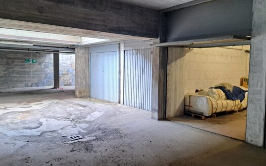 GV37 – Ampio garage in Vendita Via Lidice