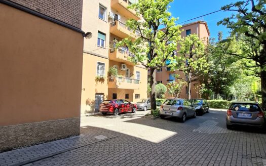 AV977 – Appartamento in vendita in Via Romagnoli, Bologna