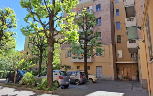 AV977 – Appartamento in vendita in Via Romagnoli, Bologna