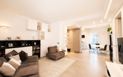AV992 – Ampio appartamento in vendita in zona Santo Stefano