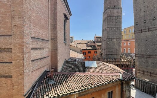 AV913 – Appartamento in vendita in Via Rizzoli 40, Bologna